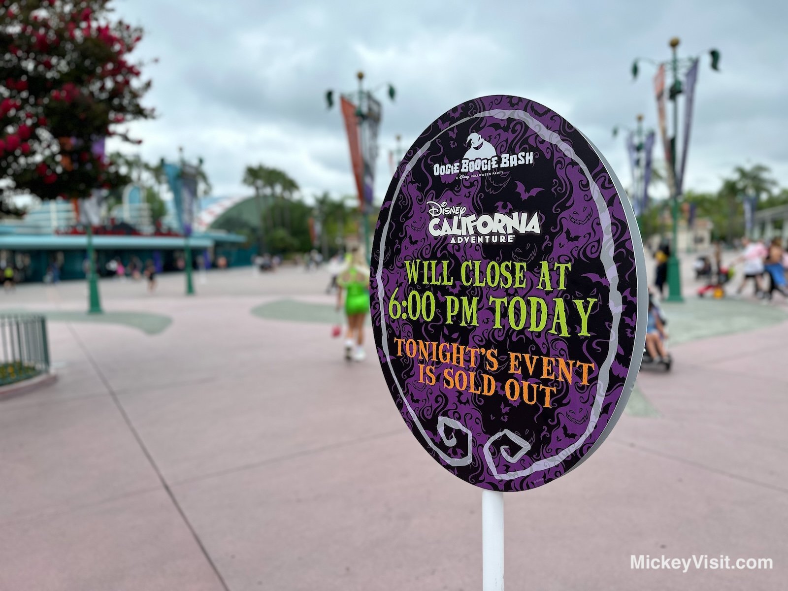 oogie boogie bash closing early sign 